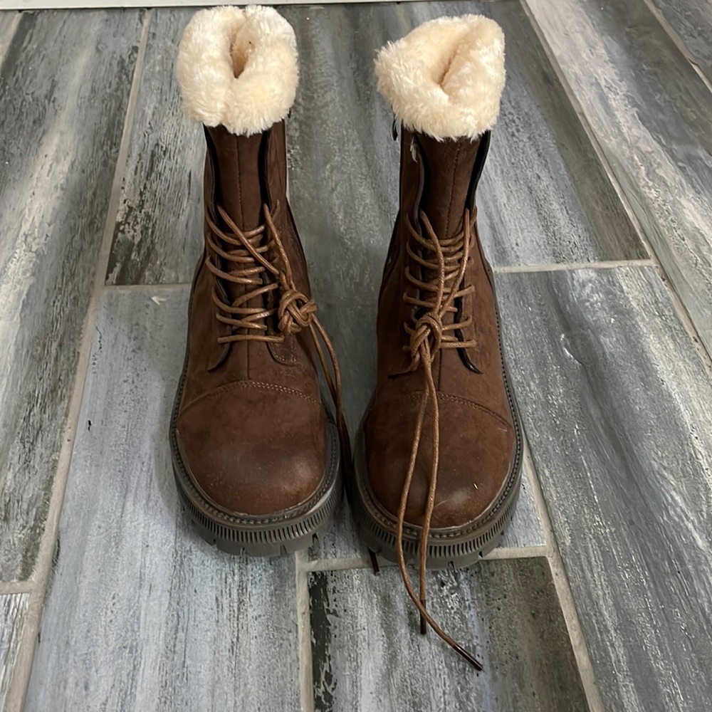Cute brown boots with fluff inside. Size 8.5. Never worn.